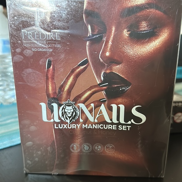 Luxury Manicure Kit Coconut And Honey Hydrates And Brightens Set - Picture 6 of 6